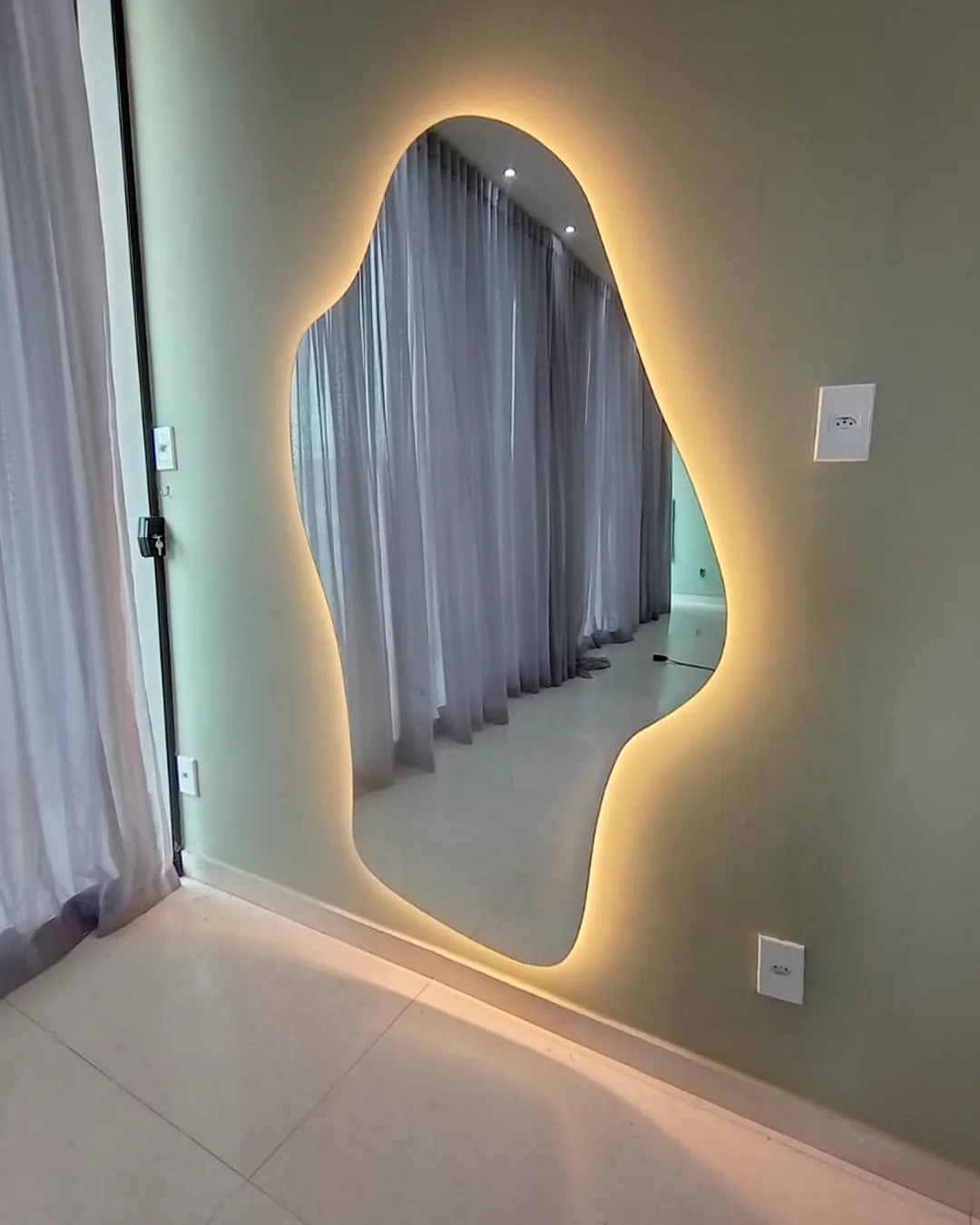Espelho decorativo orgânico — Adrianópolis Manaus