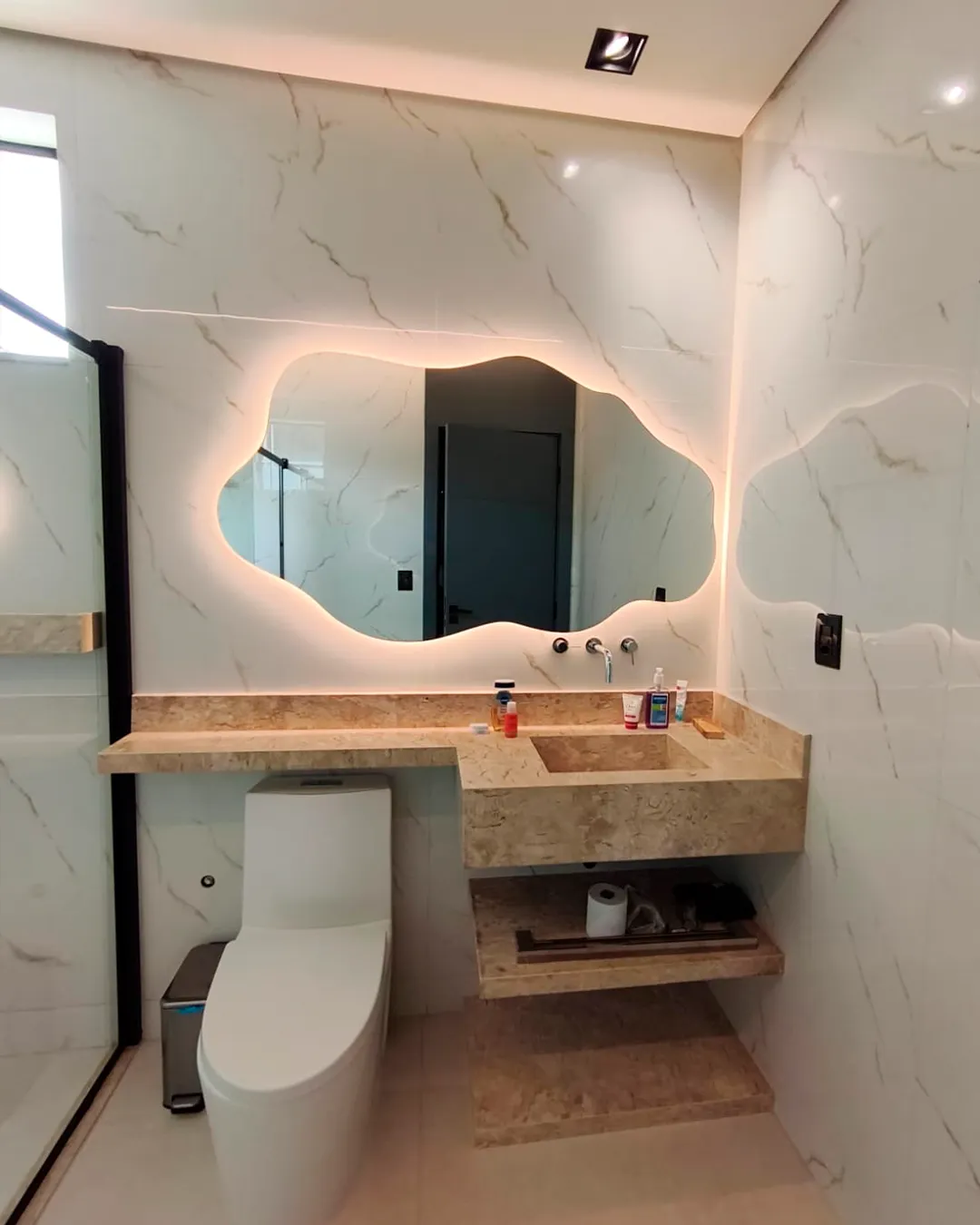 Espelho orgânico formato oval com LED — Vidraçaria Shekinah Manaus
